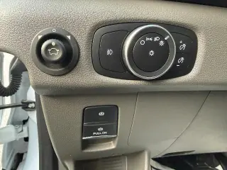 Ford Transit 2025 250 3dr LWB Techo Bajo Furgón de Carga