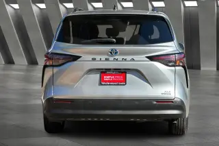 Toyota Sienna 2023 XLE 8-Pasajeros 4dr Mini-Van