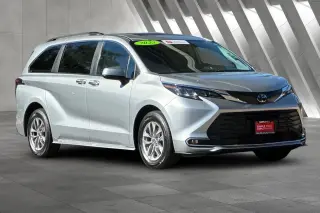 Toyota Sienna 2023 XLE 8-Pasajeros 4dr Mini-Van
