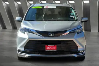 Toyota Sienna 2023 XLE 8-Pasajeros 4dr Mini-Van