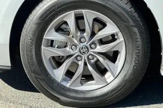 Toyota Sienna 2023 XLE 8-Pasajeros 4dr Mini-Van