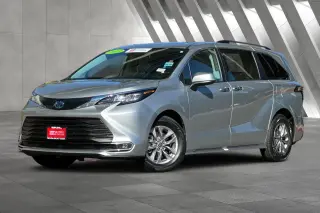 Toyota Sienna 2023 XLE 8-Pasajeros 4dr Mini-Van