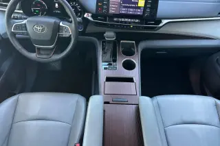 Toyota Sienna 2023 XLE 8-Pasajeros 4dr Mini-Van