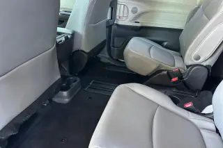 Toyota Sienna 2023 XLE 8-Pasajeros 4dr Mini-Van