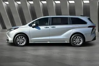 Toyota Sienna 2023 XLE 8-Pasajeros 4dr Mini-Van