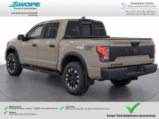 Nissan Titan 2023 4x4 PRO-4X 4dr Cabina de Crew 5.6 ft. SB
