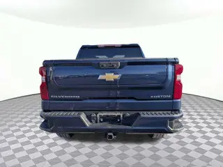 Chevrolet Silverado 1500 2022 4x4 Custom 4 puertas Crew Cab 5.8 pies SB