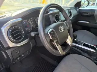 Toyota Tacoma 2023 4x4 TRD Off-Road 4 puertas Doble Cabina 5.0 pies SB 6A