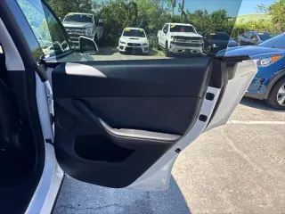 Tesla Model Y 2024 Long Range 4dr Crossover