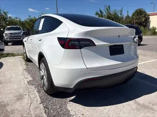 Tesla Model Y 2024 Long Range 4dr Crossover