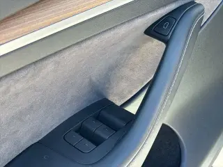 Tesla Model Y 2024 Long Range 4dr Crossover