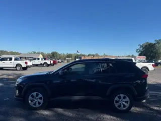 Toyota RAV4 2021 LE 4dr SUV