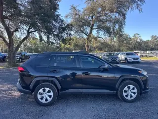 Toyota RAV4 2021 LE 4dr SUV