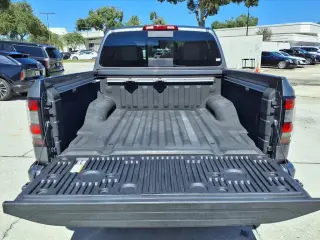 Nissan Frontier 2025 4x4 SV 4dr Crew Cab 5 ft. SB