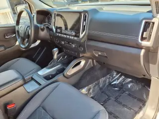 Nissan Frontier 2025 4x4 SV 4dr Crew Cab 5 ft. SB