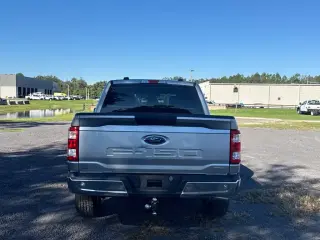 Ford F-150 2023 4x4 XL 4dr SuperCrew 5.5 ft. SB