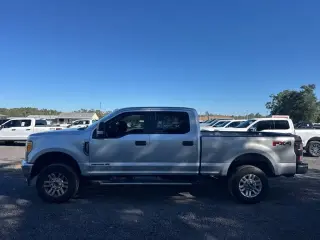 Ford F-250 Super Duty 2017 4x4 XLT 4dr Crew Cab 6.8 ft. SB Pickup
