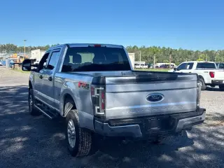 Ford F-250 Super Duty 2017 4x4 XLT 4dr Crew Cab 6.8 ft. SB Pickup