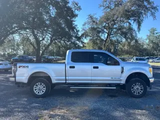 Ford F-250 Super Duty 2017 4x4 XLT 4dr Crew Cab 6.8 ft. SB Pickup