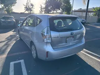 Toyota Prius v 2012 Tres 4dr Station Wagon