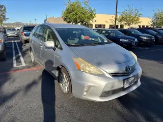 Toyota Prius v 2012 Tres 4dr Station Wagon