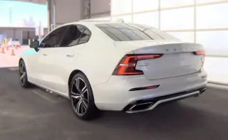 Volvo S60 Recharge 2022 eAWD T8 R-Design Expression Extended Range 4dr Sedán