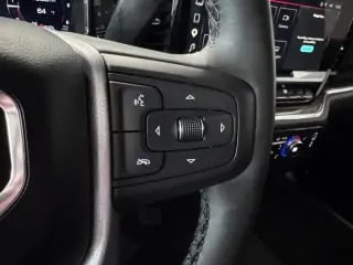 GMC Sierra 1500 2023 4x4 Elevation Estándar 4 puertas Cabina Amplia 5.8 pies. SB