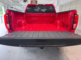 GMC Sierra 1500 2023 4x4 Elevation Estándar 4 puertas Cabina Amplia 5.8 pies. SB