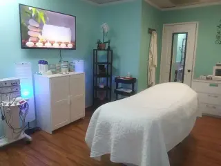HAIR STATION  ROOM FOR FACIAL