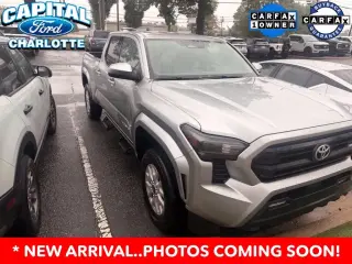 Toyota Tacoma 2024 4x2 SR5 4 puertas Cabina Doble 5.0 ft SB
