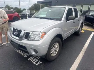 Nissan Frontier 2020 4x4 SV 4puertas Crew Cab 5 pies SB