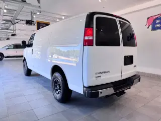 GMC Savana 2023 3500 3dr Cargo Van