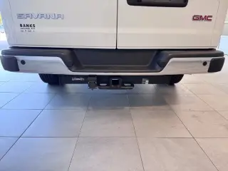 GMC Savana 2023 3500 3dr Cargo Van