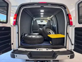 GMC Savana 2023 3500 3dr Cargo Van