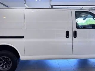 GMC Savana 2023 3500 3dr Cargo Van