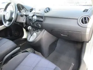Mazda Mazda2 2011 Sport 4 puertas Hatchback 5M