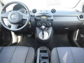 Mazda Mazda2 2011 Sport 4 puertas Hatchback 5M