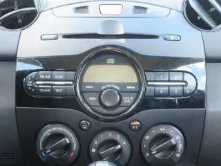 Mazda Mazda2 2011 Sport 4 puertas Hatchback 5M