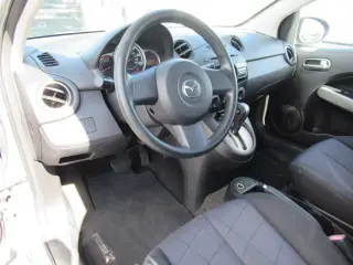 Mazda Mazda2 2011 Sport 4 puertas Hatchback 5M