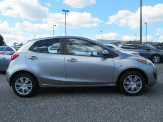 Mazda Mazda2 2011 Sport 4 puertas Hatchback 5M