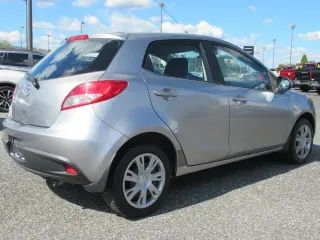 Mazda Mazda2 2011 Sport 4 puertas Hatchback 5M