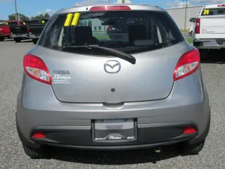 Mazda Mazda2 2011 Sport 4 puertas Hatchback 5M