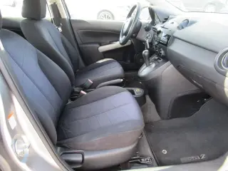 Mazda Mazda2 2011 Sport 4 puertas Hatchback 5M