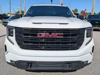 GMC Sierra 1500 2023 4x4 Elevation 4puertas Crew Cab 5.8 pies de cama