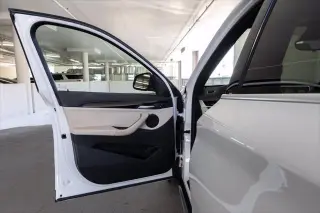 BMW X1 2021 AWD xDrive28i 4 puertas Vehículo de Actividad Deportivo
