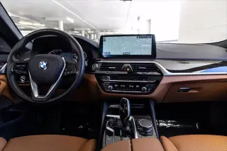 Sedán BMW 5 Series 2023 530i 4 puertas