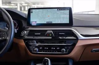 Sedán BMW 5 Series 2023 530i 4 puertas
