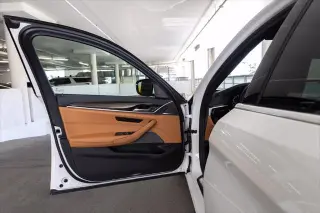 Sedán BMW 5 Series 2023 530i 4 puertas