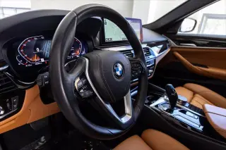 Sedán BMW 5 Series 2023 530i 4 puertas
