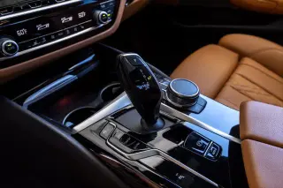 Sedán BMW 5 Series 2023 530i 4 puertas